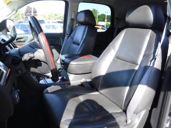 2011 CADILLAC ESCALADE LUXURY**SUPER CLEAN**MUST SEE**FINANCING AVAILA for sale in redford, MI – photo 9