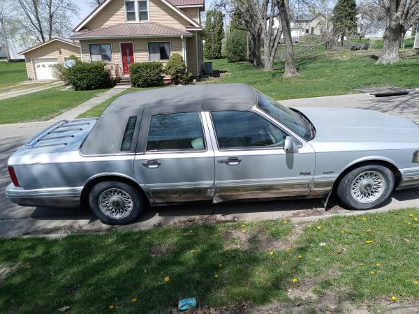 1997 lincoln town car for sale in Toledo, IA – photo 2