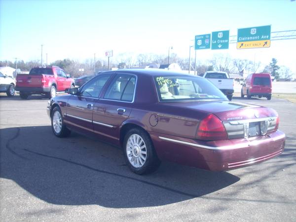 2008 Mercury Marquis LS - cars & trucks - by dealer - vehicle... for sale in Eau Claire, WI – photo 4