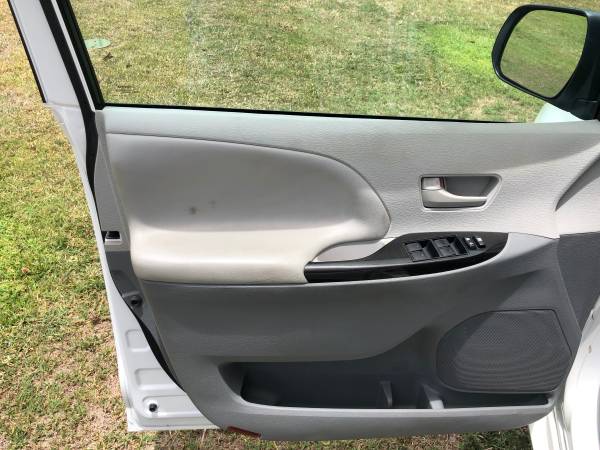 2013 Toyota Sienna LE 8PASS RCAM BLUETOOTH ROOF RAILS for sale in Kahului, HI – photo 11