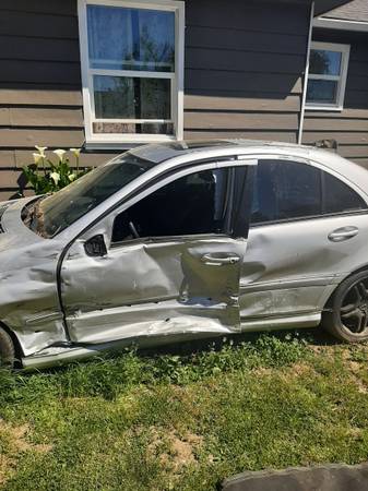 Mercedes C55 AMG totaled for sale in Saint Paul, OR – photo 4