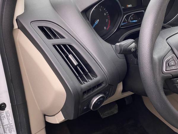 2016 Ford Focus SE Hatchback 4D hatchback White - FINANCE ONLINE -... for sale in Arlington, TX – photo 24