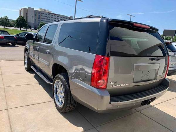 2008 GMC Yukon XL 1500 - Financing Available! - cars & trucks - by... for sale in Topeka, KS – photo 8