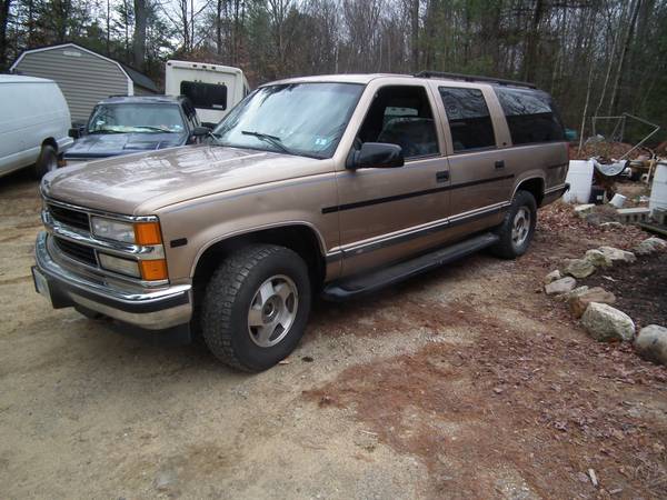 99 4x4 CHEVY :lt: k1500 SUBURBAN LOADED! - cars & trucks - by owner... for sale in Northfield Falls, VT – photo 20