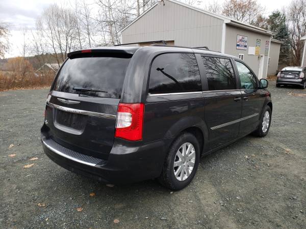 2011Chrysler Town and Country Touring L Florida Vehicle No Rust -... for sale in Wynantskill, NY – photo 5