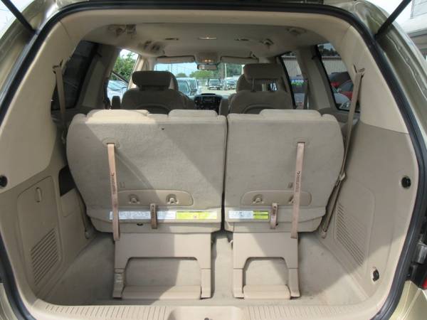 2007 Kia Sedona LX - Automatic/Third Row Seating/1 Owner - SALE!! for sale in Des Moines, IA – photo 12