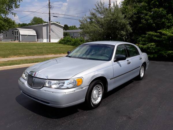 2002 Lincoln Town Car - cars & trucks - by dealer - vehicle... for sale in Bloomington, IN – photo 15