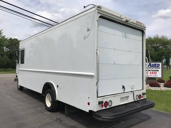 2015 Ford 16' Step Van ****INCLUDES CLOTHING POLES**** for sale in Fenton, MI – photo 4