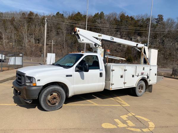 2003 Ford F-350 - MTI Bucket Utility Boom Truck - Clean Title - cars for sale in Kimmswick, KY – photo 2