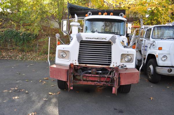 1997 mack 600 roll off for sale in Westwood, NJ – photo 5