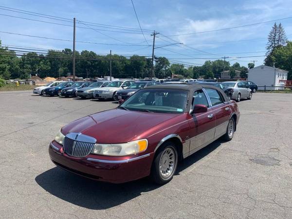 1998 Lincoln Town Car 4dr Sdn Cartier - cars & trucks - by dealer -... for sale in East Windsor, MA – photo 3