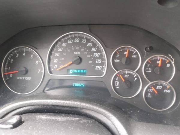 2004 GMC Envoy SLT 4wd, very nice truck for sale in West Lafayette, IN – photo 8