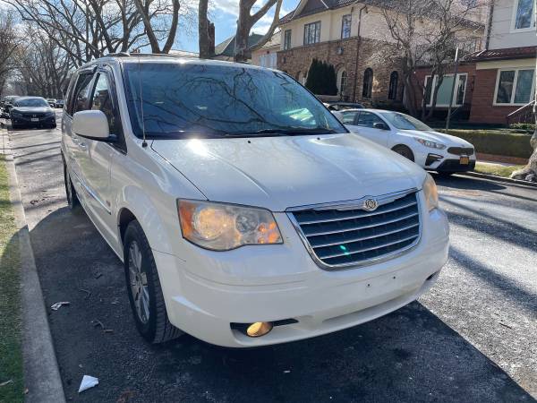 2009 Chrysler Town & Country Touring for sale in Brooklyn, NY – photo 4