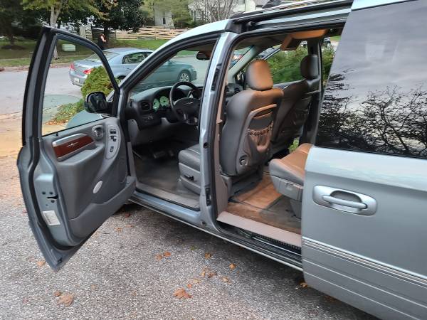 2005 Chrysler Town & Country - cars & trucks - by owner - vehicle... for sale in Bowie, District Of Columbia – photo 11