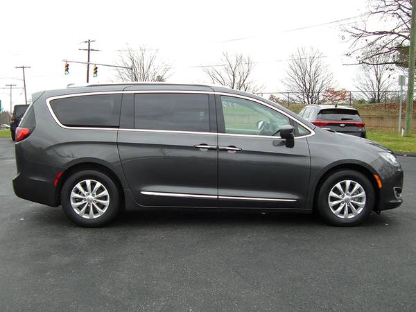 ★ 2018 CHRYSLER PACIFICA TOURING L with REMAINING FACTORY WARRANTY -... for sale in Feeding Hills, CT – photo 6