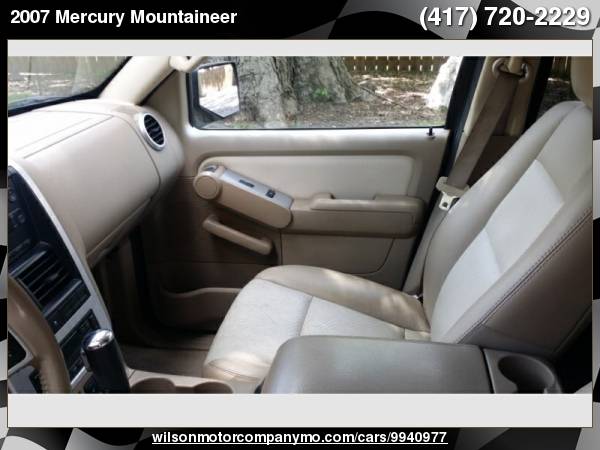 2007 Mercury Mountaineer V8 Premier 3rd row ! with Analog clock for sale in Springfield, MO – photo 14