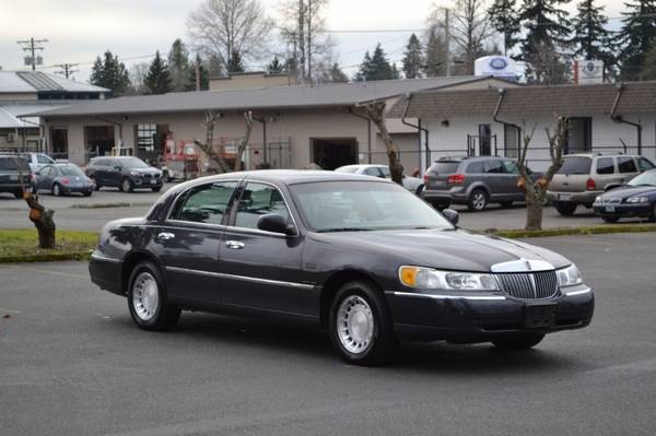 2002 Lincoln Town Car Executive 4dr Sedan - cars & trucks - by... for sale in Tacoma, WA