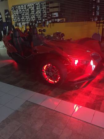 2015 Polaris Slingshot SL - cars & trucks - by owner - vehicle... for sale in Clearwater Beach, FL – photo 4