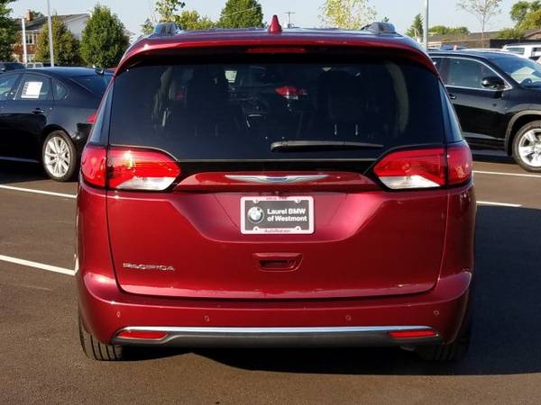 2017 Chrysler Pacifica Touring-L Plus SKU:HR752170 Regular for sale in Westmont, IL – photo 6