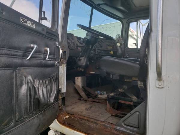 2001 *Mack* *RD 688 Dump Truck *** Certified Low for sale in Massapequa, PA – photo 3