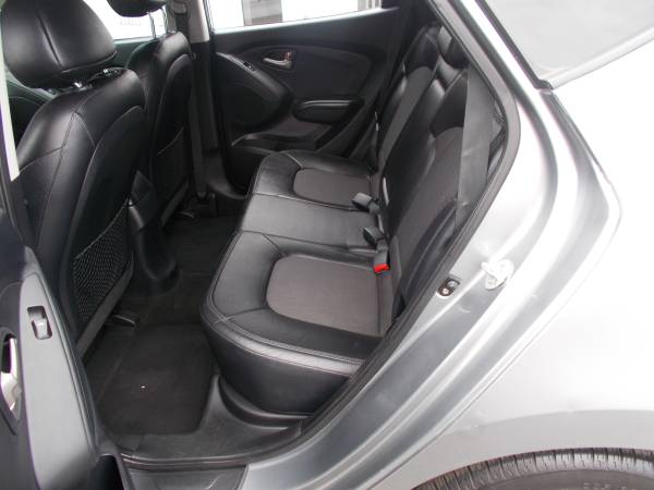 2010 Hyundai Tucson GLS - All Wheel Drive - Leather for sale in West Warwick, CT – photo 15