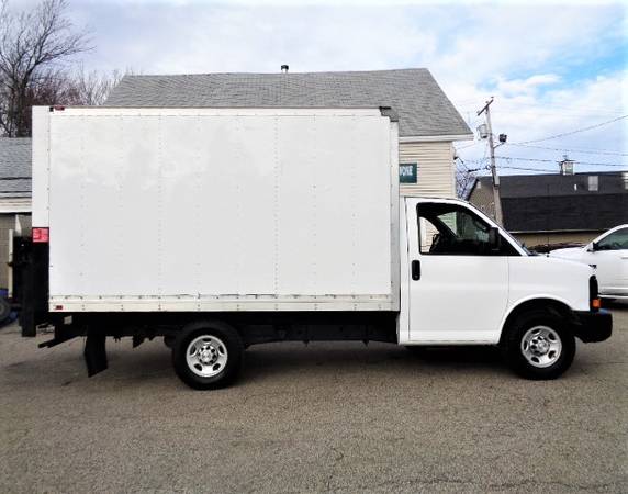 2016 Chevy Chevrolet Express 3500 Box Cargo Van Tommy Power Lift for sale in Hampton Falls, MA – photo 3