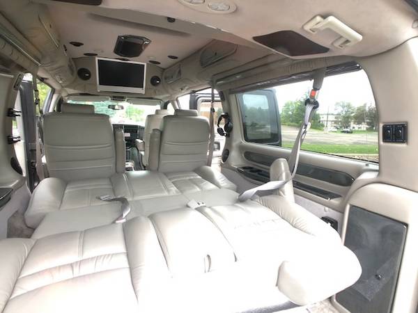 2005 Chevrolet Express 1500 AWD High Top 7 Pass Conversion Van 8 Doors for sale in Eau Claire, WI – photo 13