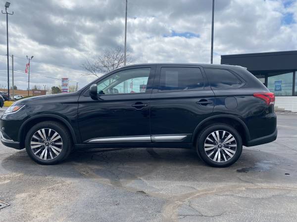 2019 Mitsubishi Outlander - - by dealer - vehicle for sale in Waterford, MI – photo 2