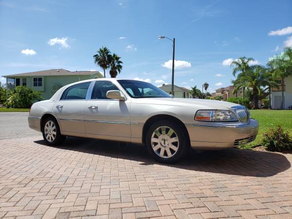 2005 Lincoln Town Car Signature LTD for sale in New Port Richey , FL – photo 2