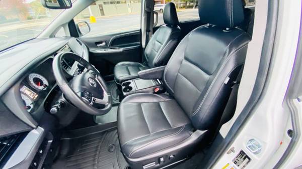 2017 Toyota Sienna SE Premium 8 Passenger 4dr Mini Van van White -... for sale in Fayetteville, AR – photo 10