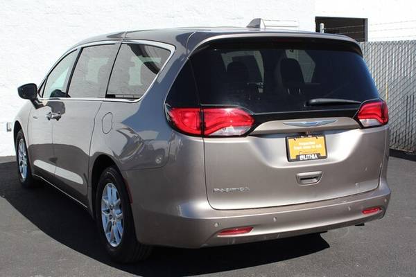 2018 Chrysler Pacifica Certified LX FWD Minivan, Passenger - cars &... for sale in Klamath Falls, OR – photo 4
