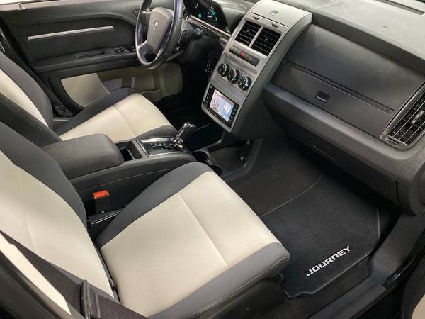 2009 Dodge Journey! SXT! Moonroof! Backup Camera! DVD Player! for sale in Suamico, WI – photo 9