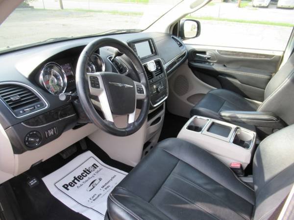 2014 Chrysler Town and Country Touring 4dr Mini Van - cars & trucks... for sale in Bloomington, IL – photo 9