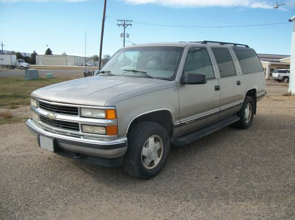 .....1999...CHEVY...SUBURBAN...4x4--(Mechanics Special) for sale in Fort Collins, CO – photo 3