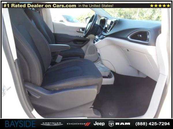 2017 Chrysler Pacifica Touring van Bright White Clearcoat for sale in Bayside, NY – photo 15