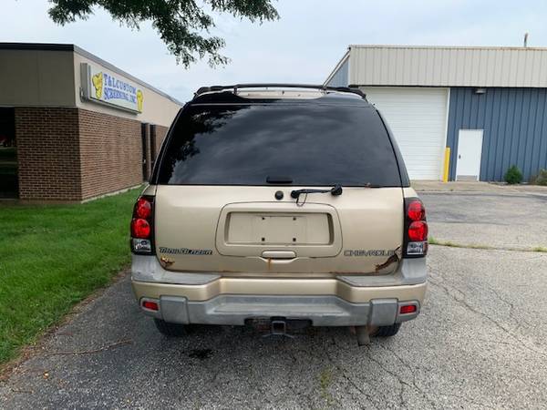 2004 Chevy Trailblazer LS 4WD 3RD ROW!! - cars & trucks - by owner -... for sale in Dayton, OH – photo 4