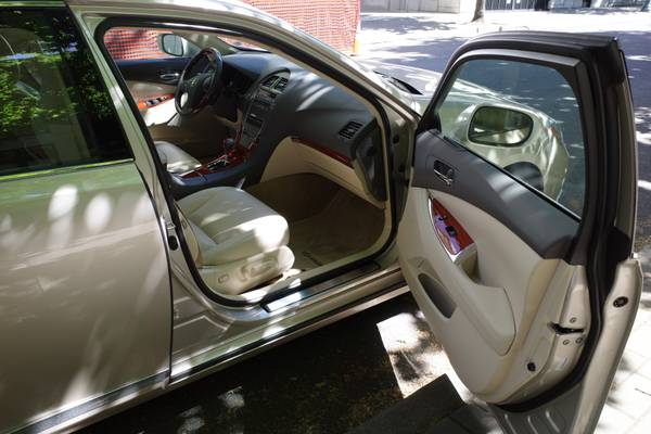 2011 Lexus ES350 4 Door Sedan Beige 24, 200 Miles Original Owner for sale in Portland, OR – photo 6