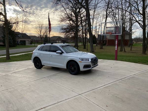 2019 Audi Q5 SUV Premium AWD apple CarPlay - cars & trucks - by... for sale in Whiteland, IN – photo 4