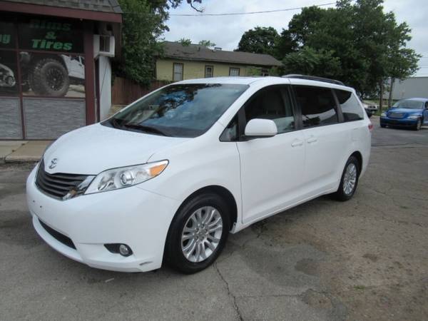 2012 Toyota Sienna Limited 7 Passenger 4dr Mini Van - cars & trucks... for sale in Bloomington, IL – photo 5