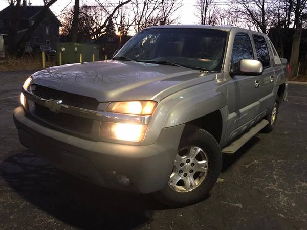 2002 CHEVROLET AVALANCHE - cars & trucks - by dealer - vehicle... for sale in Kenosha, WI