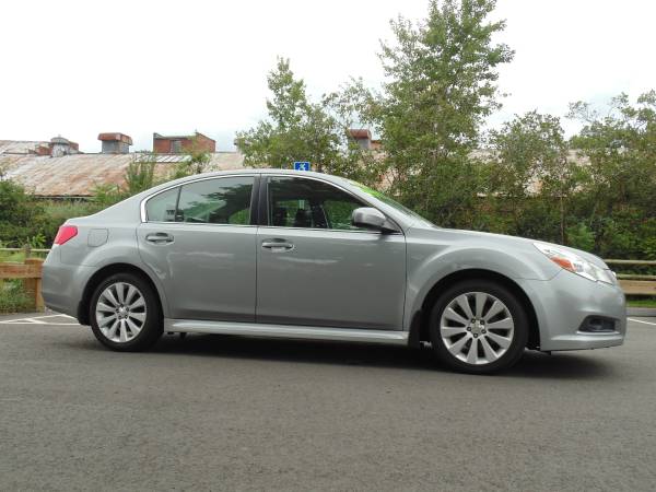 2010 Subaru Legacy LIMITED AWD - MUST SEE! 3 month warranty! for sale in Cheshire, CT – photo 4