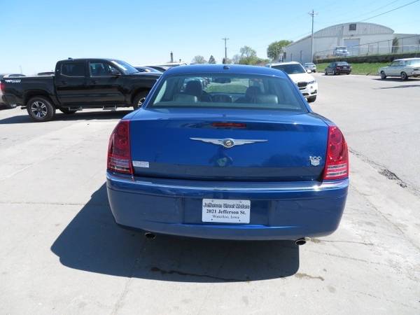 09 chrysler 300C 169000 miles, clean car no rust 6950 - cars & for sale in Waterloo, IA – photo 4