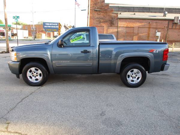 2007 Chevy Silverado 1500 Regular Cab LT (4WD) Low Miles! for sale in Dubuque, IA – photo 13