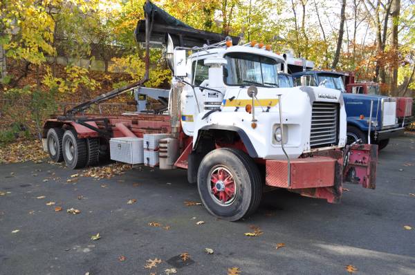 1997 mack 600 roll off for sale in Westwood, NJ