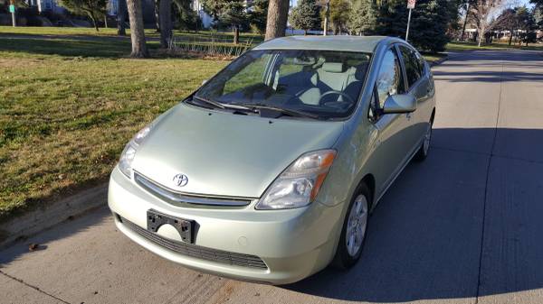 2007 Toyota Prius Hybrid **136k - Miles** - LOADED ! Ready for XMAS!... for sale in Omaha, NE – photo 3