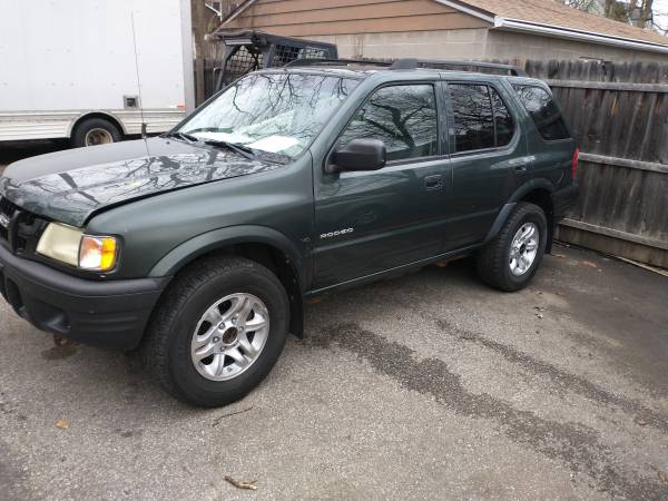 2004 ISUZU RODEO 4 WHEEL DRIVE - cars & trucks - by dealer - vehicle... for sale in Bedford, OH – photo 2