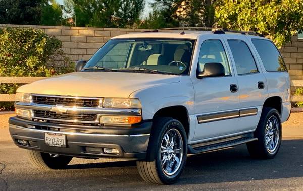 2005 Chevy Tahoe LS With Only 105,000 Miles! 9 Passenger & Clean Title for sale in Lancaster, CA – photo 3