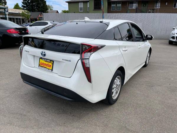 2016 Toyota Prius Three 4dr Hatchback Free Carfax on Every Car for sale in Roseville, CA – photo 3