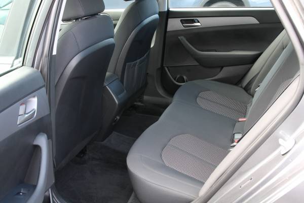 2019 Hyundai Sonata SE. Blind Spot Monitor, Bluetooth, 12k Miles -... for sale in Eureka, CA – photo 19