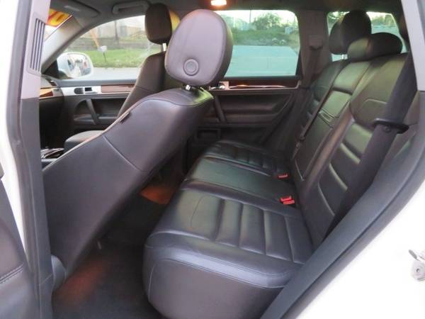 2009 VW Touareg 2, TDI Diesel... 102,000 Miles... 4WD, Factory... for sale in Waterloo, IA – photo 10